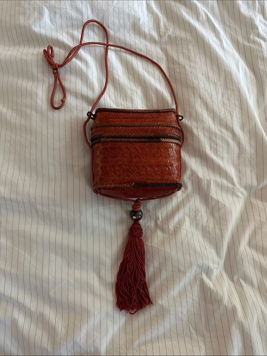 Rafael Sanchez Handbags - Vintage Rafael Sanchez Woven Straw Crossbody Bag w/ Oversized Tassel and Bead